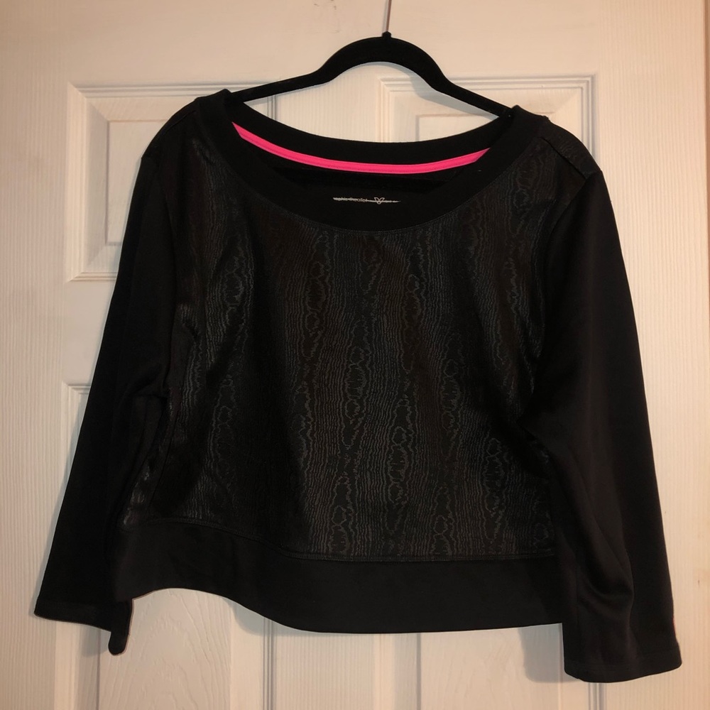 🖤 3/$25 Lane Bryant Livi Active crop sweatshirt.